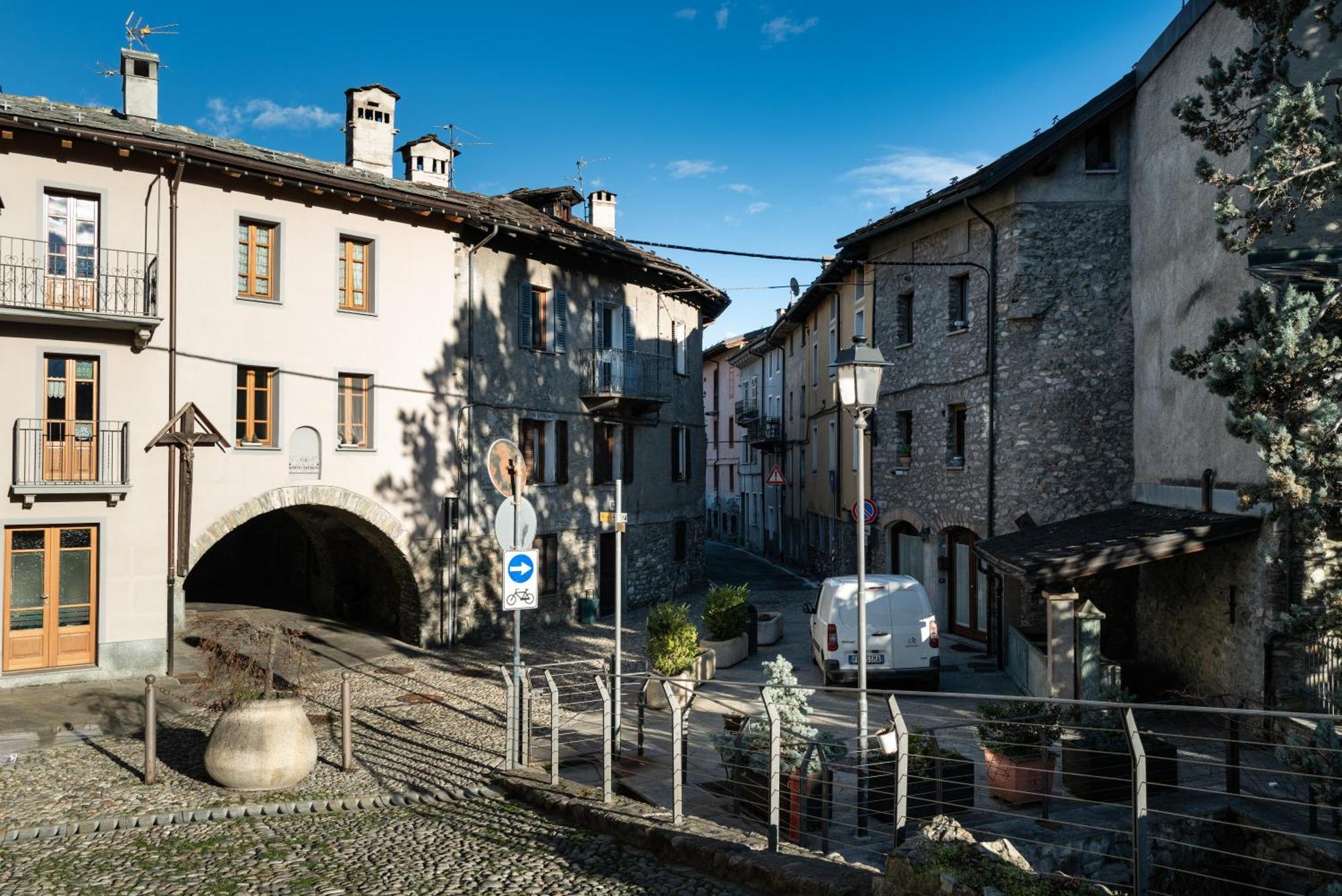 Alpine Apartment Aosta Buitenkant foto