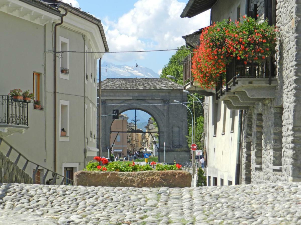 Alpine Apartment Aosta Buitenkant foto